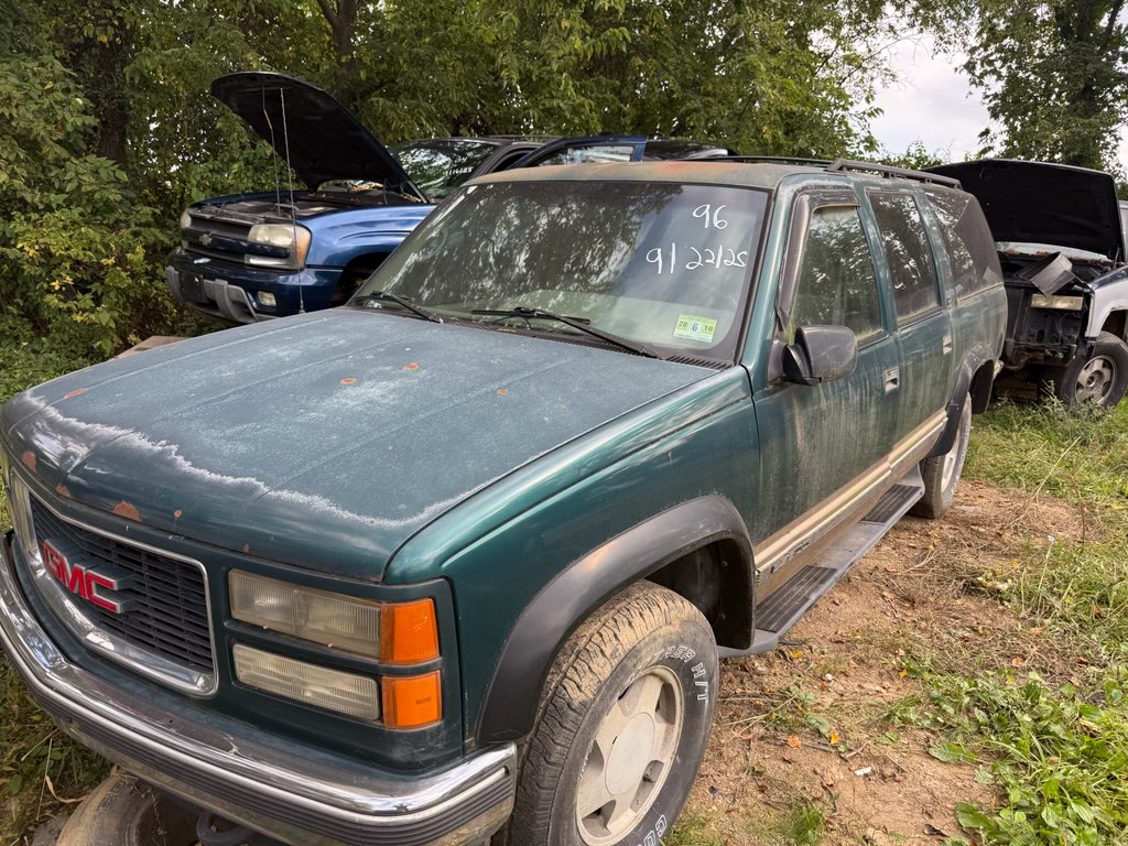 1996 GMC Suburban's photo