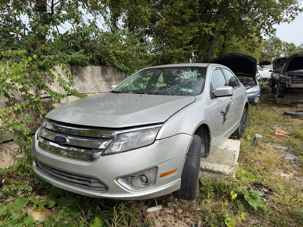 2010 Ford Fusion SEL's photo