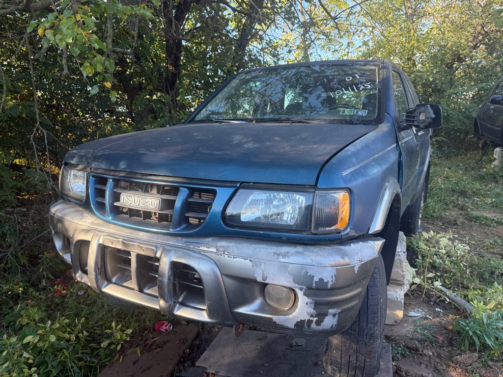 2001 Isuzu Rodeo Sport S's photo