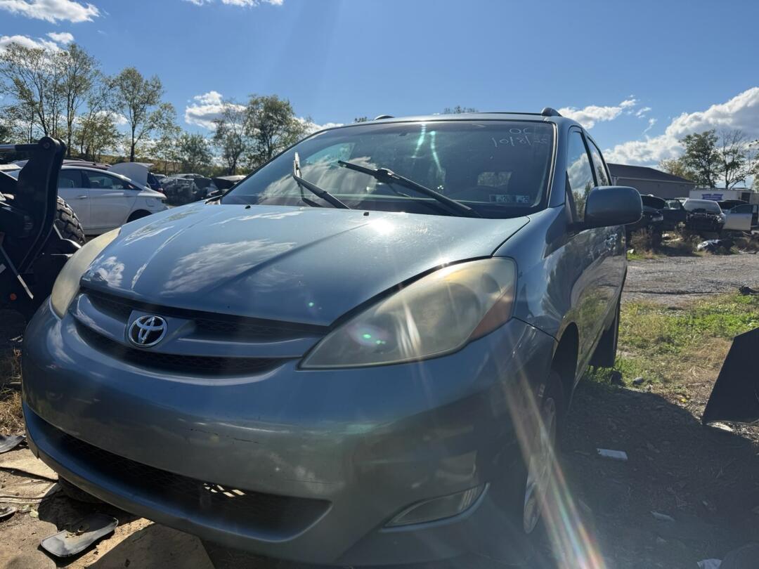 2006 Toyota Sienna's photo