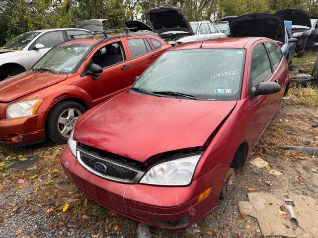 2005 Ford Focus ZX3 SE's photo