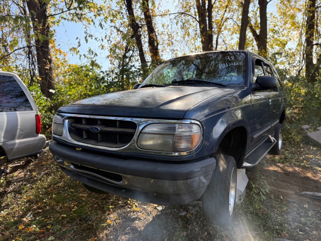 1998 Ford Explorer's photo