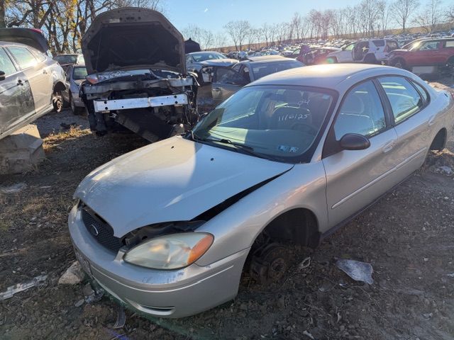 2004 Ford Taurus SES's photo