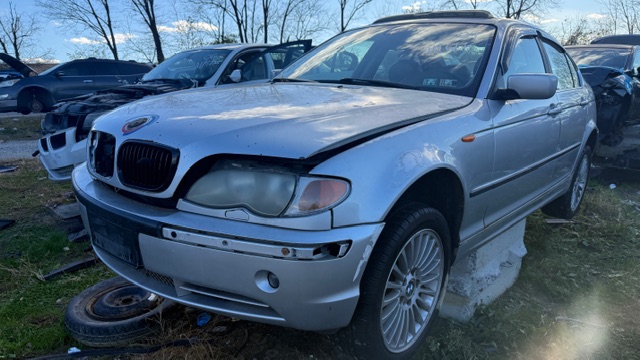 2003 BMW 3 Series 330's photo