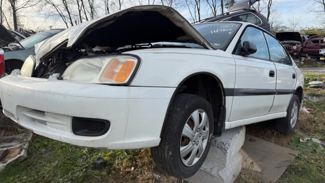 2001 Subaru Legacy L's photo