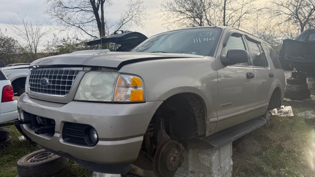 2004 Ford Explorer's photo