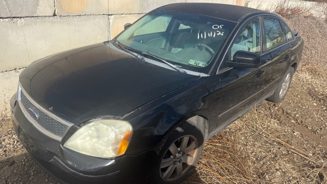 2005 Ford Five Hundred SEL's photo