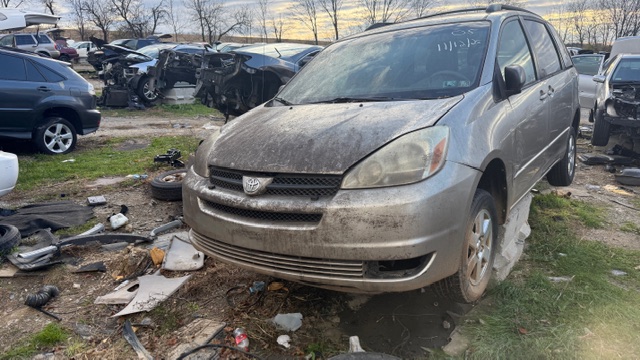 2005 Toyota Sienna LE's photo