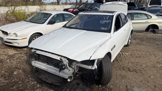 2017 Jaguar XE Base's photo