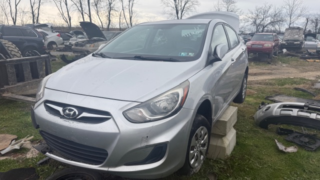2013 Hyundai Accent GLS's photo