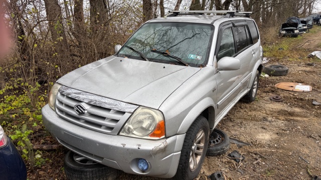 2004 Suzuki XL-7's photo