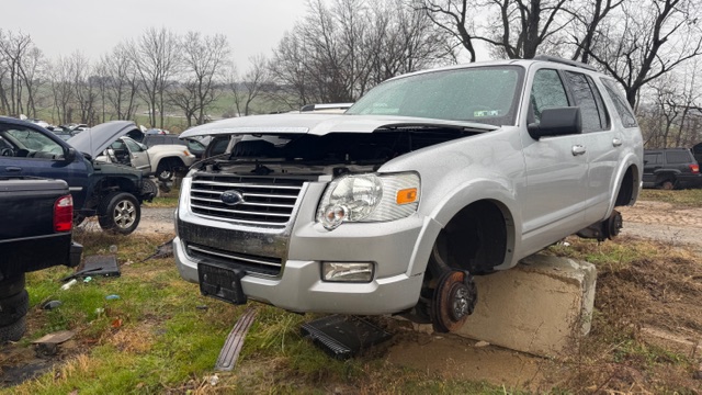 2010 Ford Explorer XLT's photo