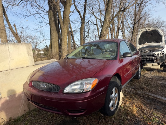 2004 Ford Taurus SE's photo