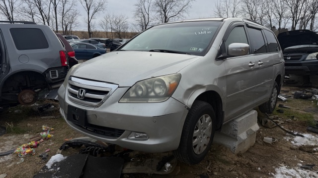 2005 Honda Odyssey Touring's photo