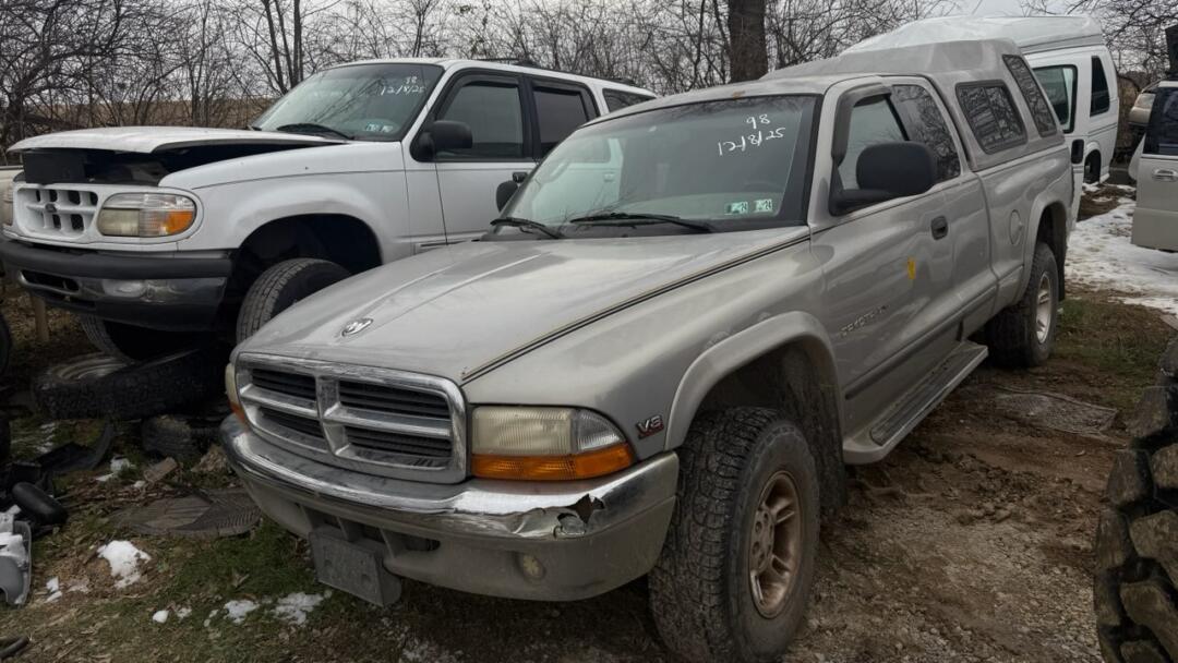 1998 Dodge Dakota Base's photo