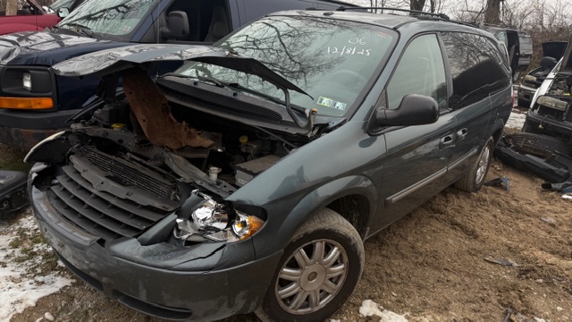 2006 Chrysler Town & Country Touring's photo