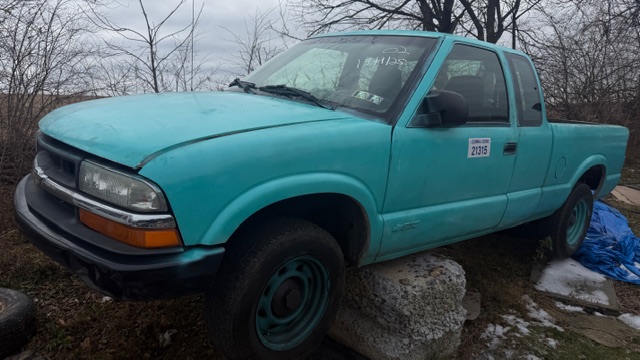 2002 Chevrolet S-10 LS's photo