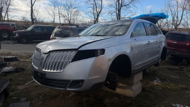2011 Lincoln MKT EcoBoost's photo