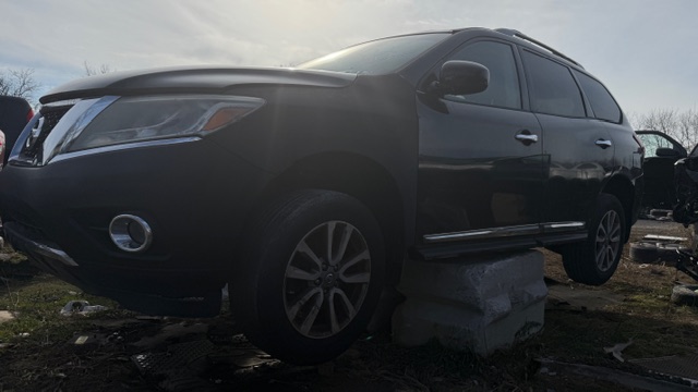 2014 Nissan Pathfinder SL's photo