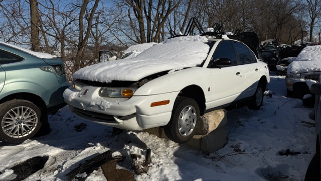 2002 Saturn S-Series SL1's photo