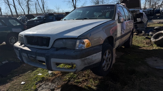 1999 Volvo V70's photo