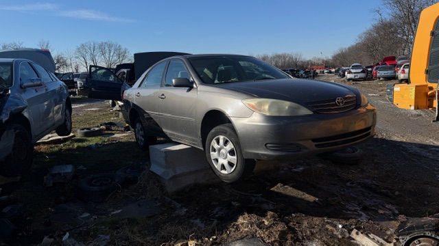 2004 Toyota Camry LE's photo