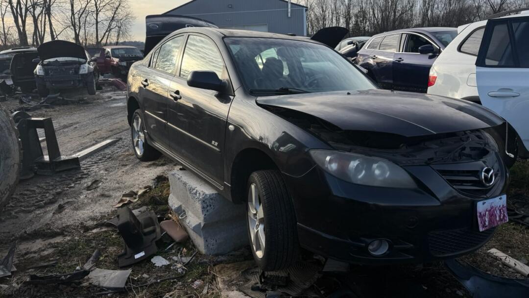 2005 Mazda MAZDA3's photo