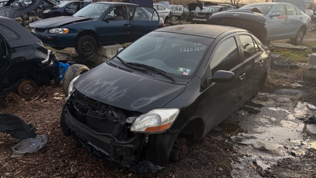 2010 Toyota Yaris Base's photo