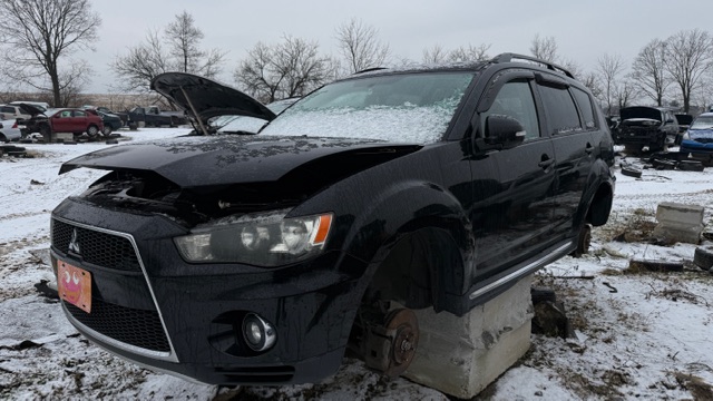 2011 Mitsubishi Outlander SE's photo