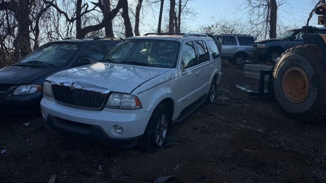 2004 Lincoln Aviator's photo
