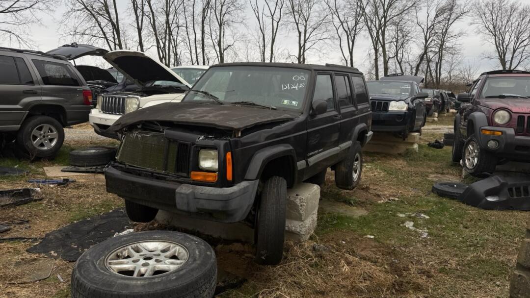 2000 Jeep Cherokee SPORT's photo