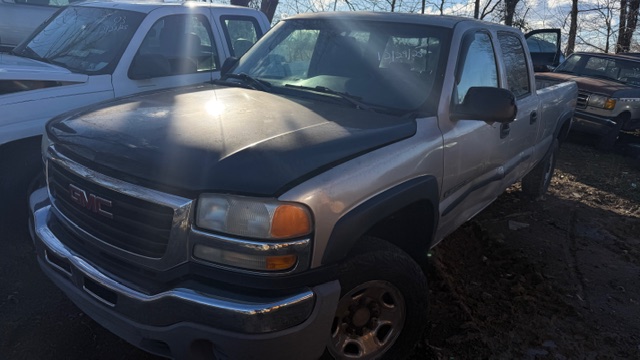 2005 GMC Sierra 2500HD's photo