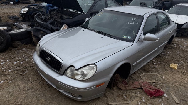 2004 Hyundai Sonata Base's photo