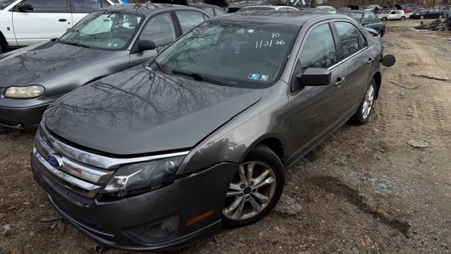 2010 Ford Fusion SE's photo