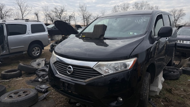 2015 Nissan Quest SV's photo