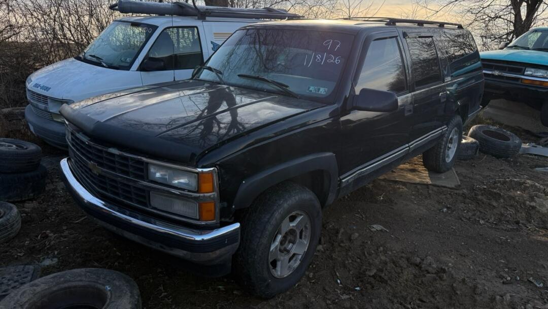 1997 GMC Suburban SL's photo