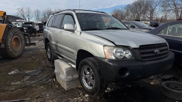 2003 Toyota Highlander Base's photo