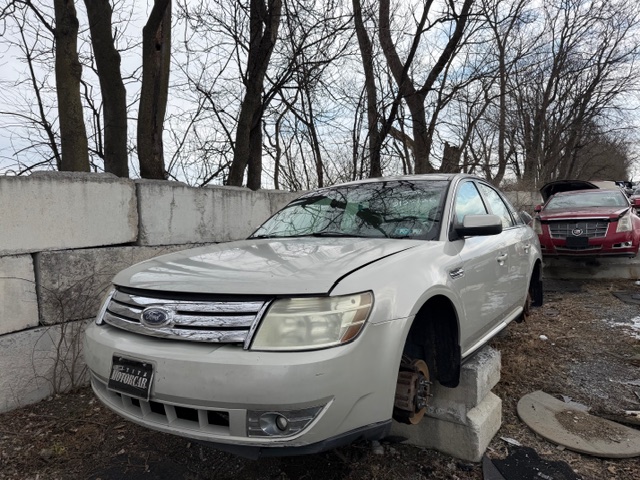 2008 Ford Taurus SEL's photo