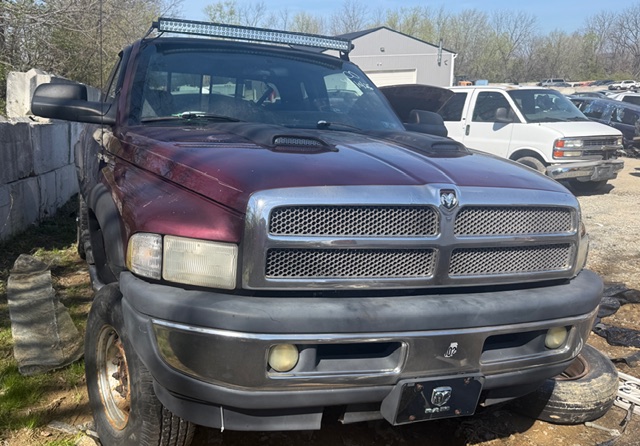 2000 Dodge Ram 1500 2500 ST 4X4 QUAD CAB SWB's photo