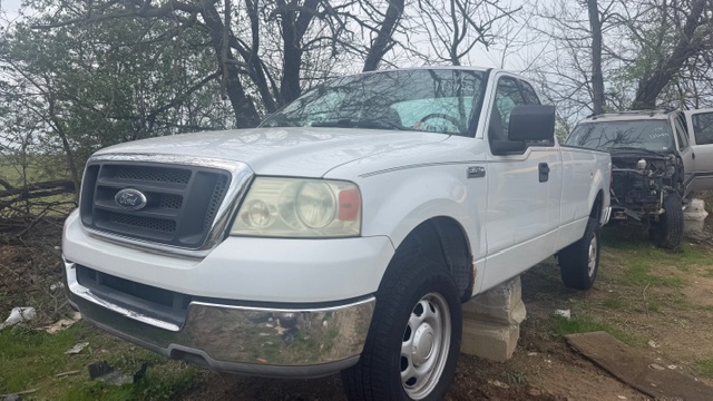 2004 Ford F-150 XL Regular Cab 145-in Styleside's photo