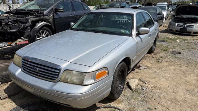 1999 Ford Crown Victoria -'s photo