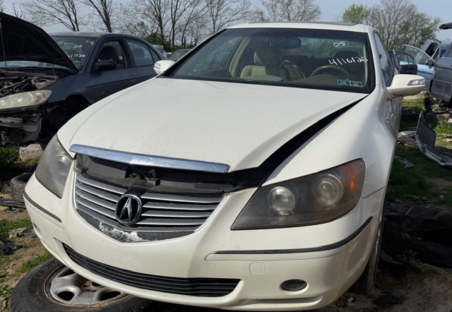 2005 Acura RL 3.5 (48-state only)'s photo