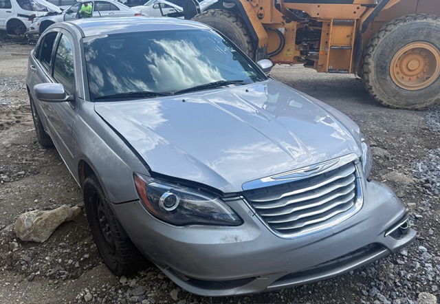 2013 Chrysler 200 LX's photo
