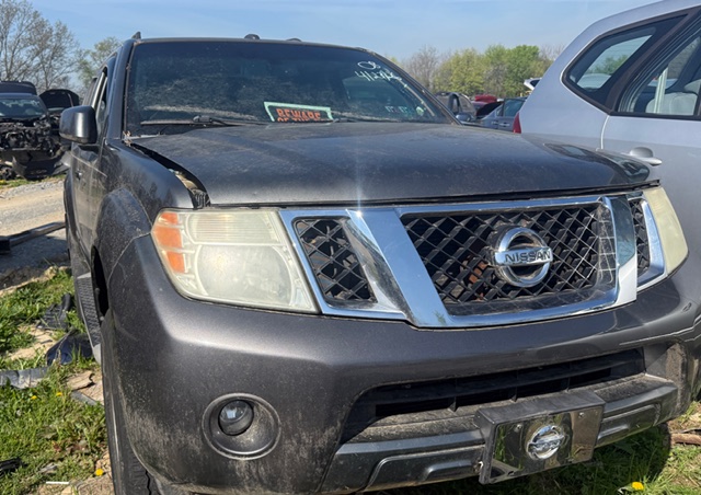 2008 Nissan Pathfinder's photo