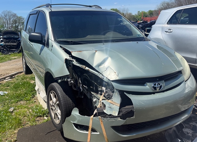 2006 Toyota Sienna LE 7-Passenger's photo