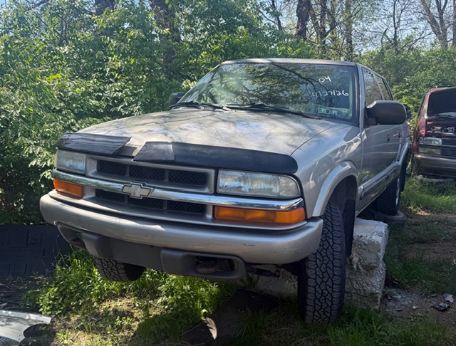 2004 Chevrolet Blazer LS 4WD's photo