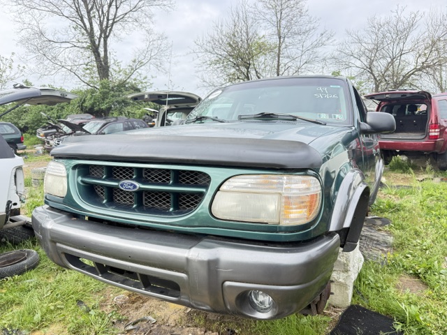 1999 Ford Explorer's photo