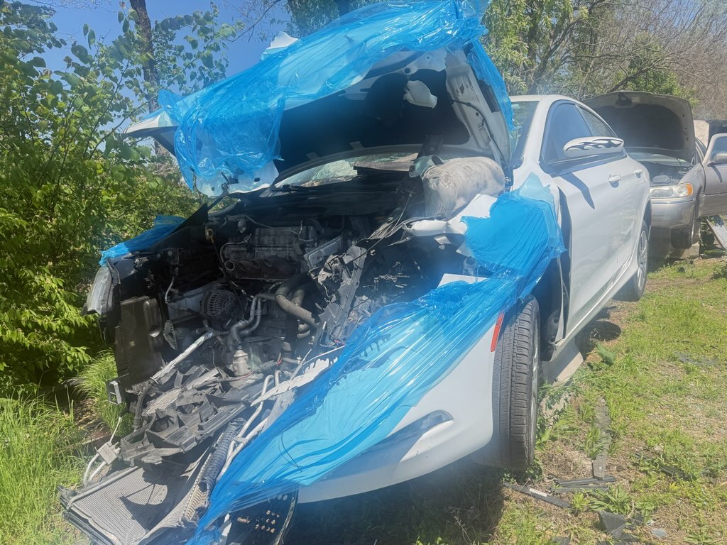 2016 Chrysler 200 LX's photo