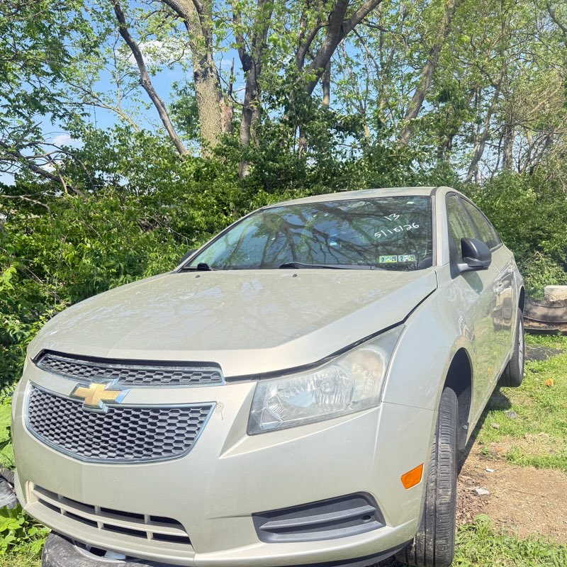 2013 Chevrolet Cruze LS Auto's photo