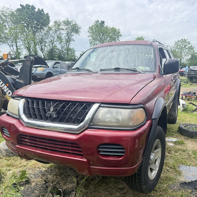 2003 Mitsubishi Montero Sport's photo